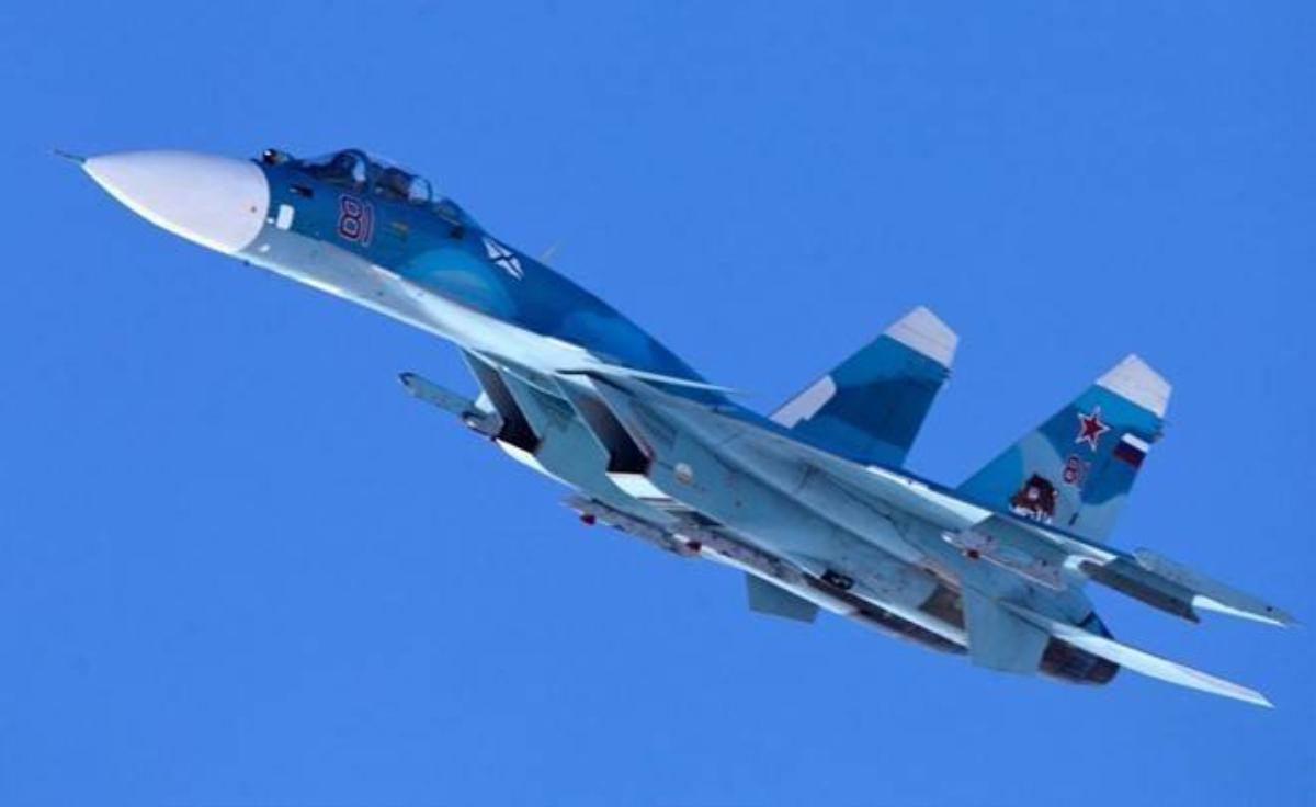 Chiến đấu cơ Sukhoi Su-33 xuất phát từ tàu sân bay tham gia tập huấn ở phi trường Severomorsk-3 