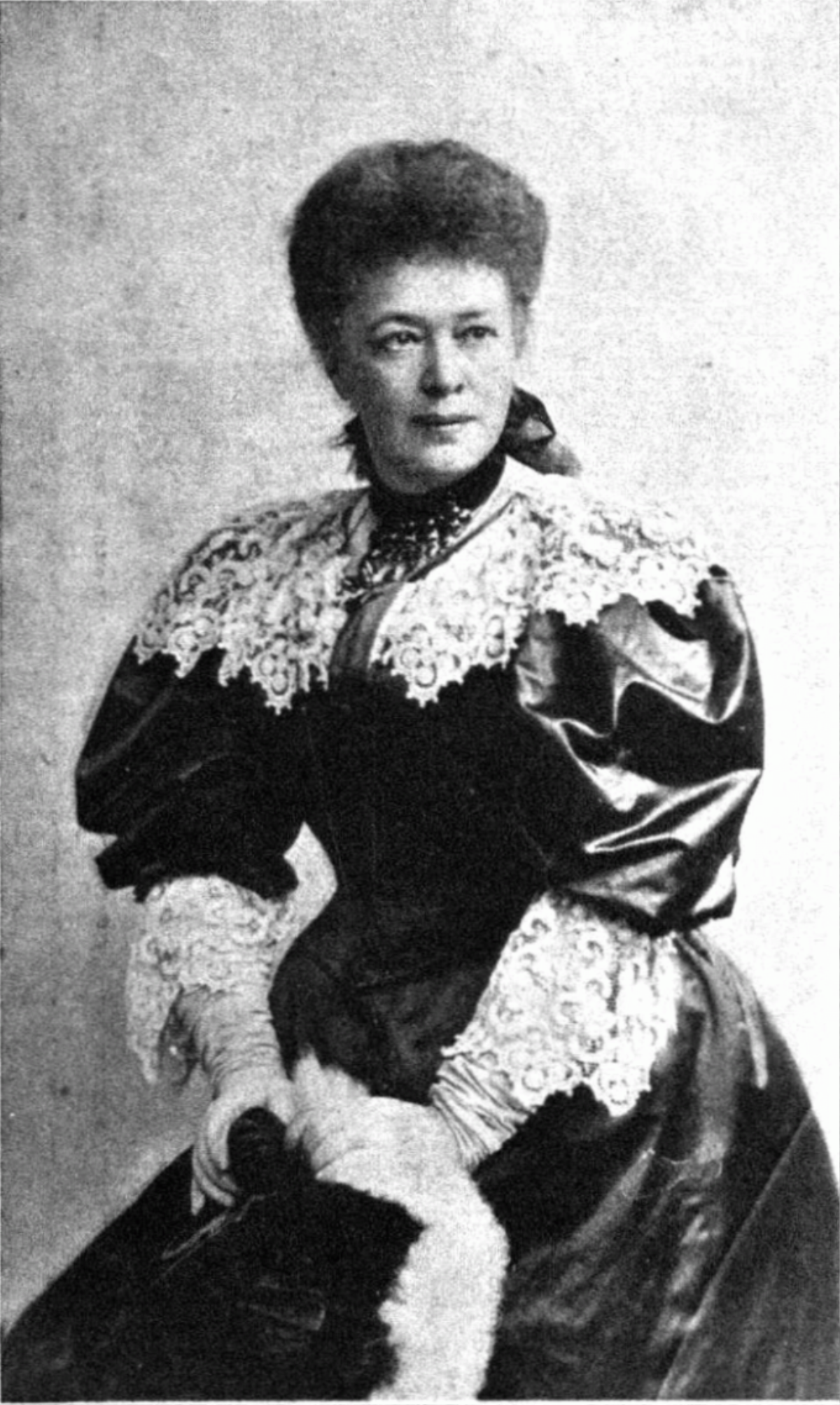 Bertha Von Suttner – Nhà hoạt động nữ giới cho hòa bình đầu tiên, và cũng là người phụ nữ đầu tiên nhận giải Nobel Hòa Bình.