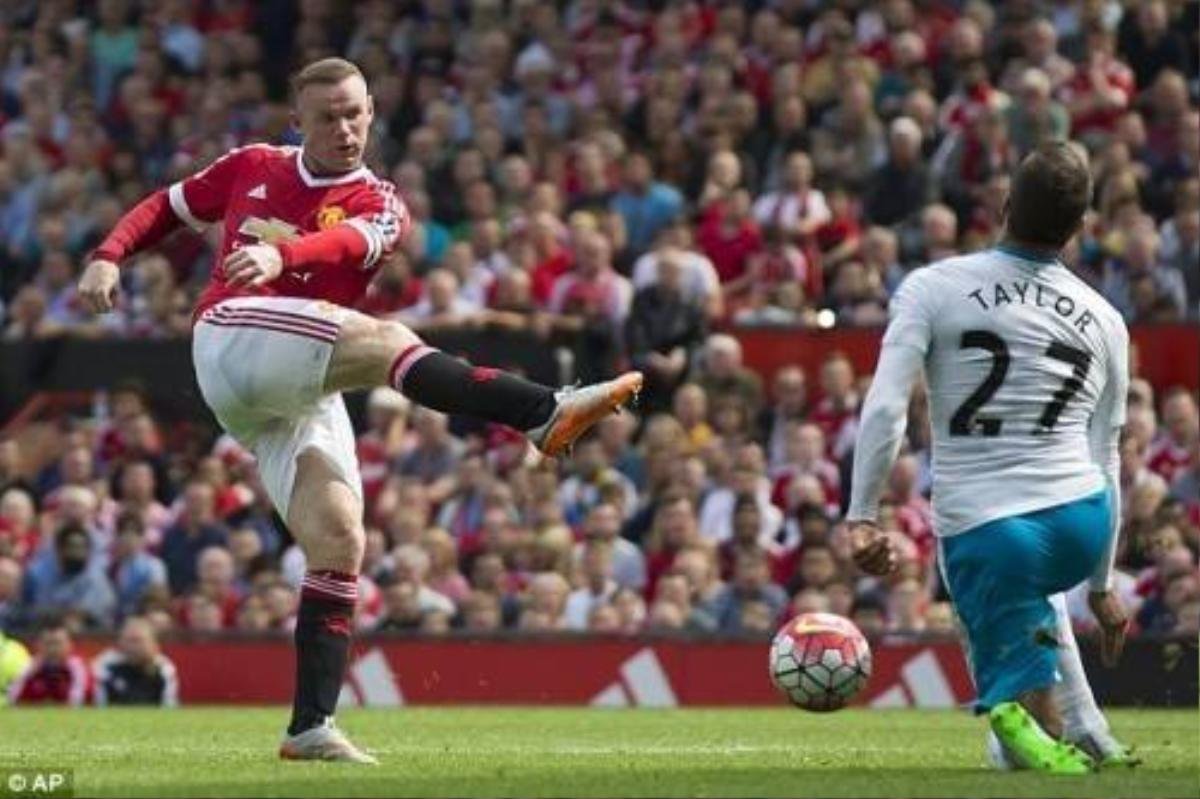 Hàng công do Rooney chỉ huy thi đấu kém sắc sảo