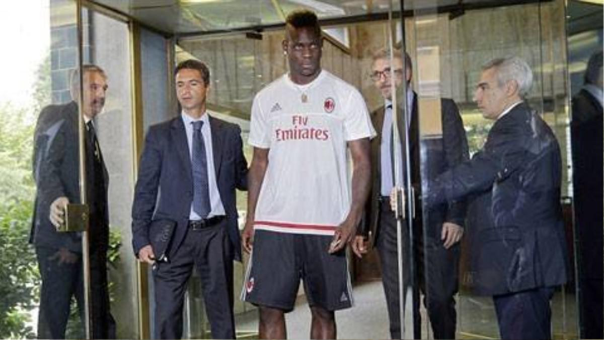 Thất bại trong tình trường nhưng Balotelli được Milan mượn ở mùa bóng này với mức lương cao