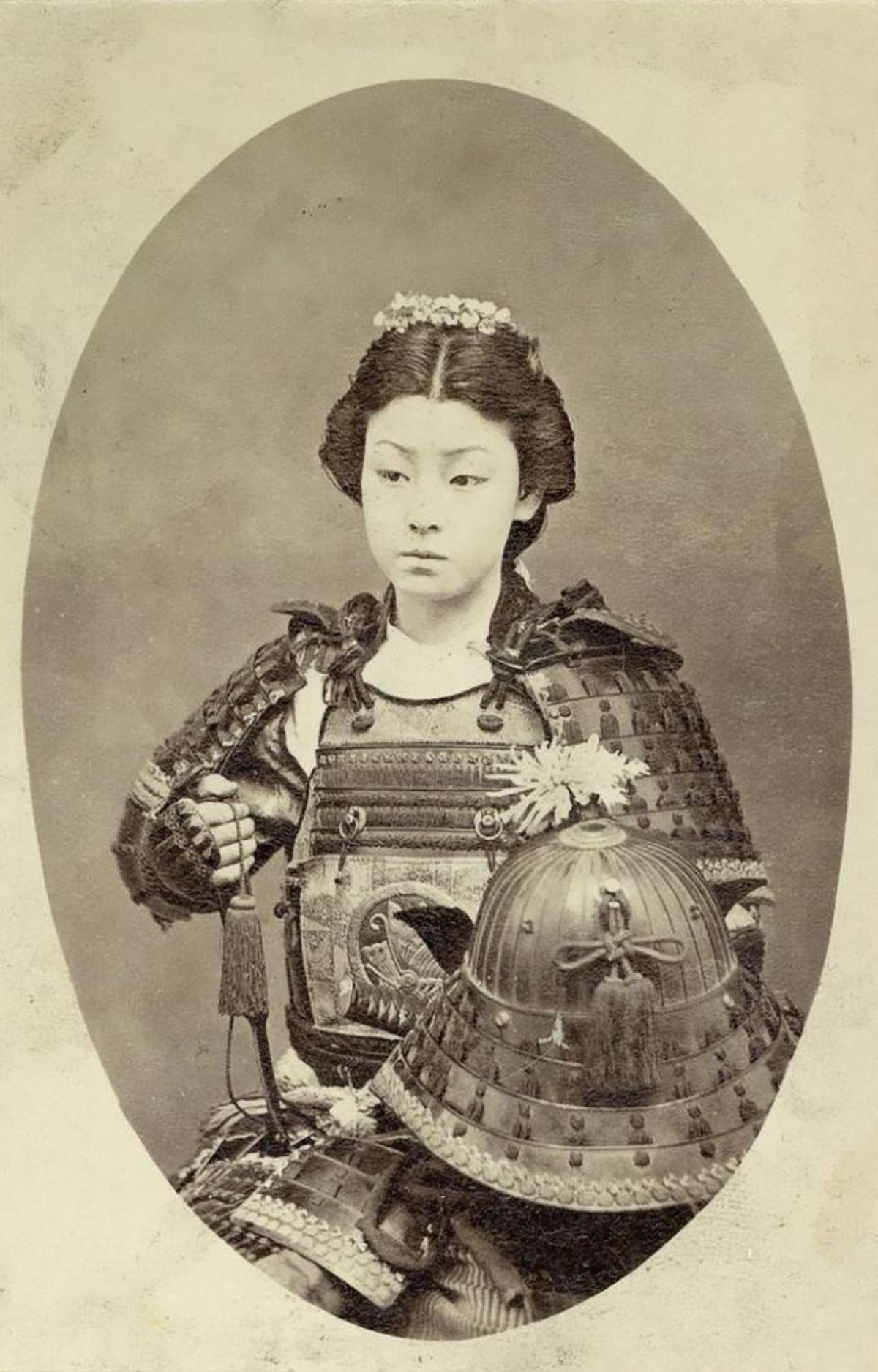 Một trong số các Onna-Bugeisha, nữ chiến binh Samurai thuộc cấp cao, vào cuối những năm 1800.