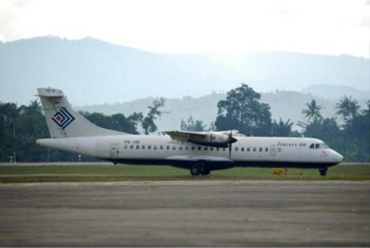 Một chiếc ATR 42 của hãng hàng không Trigana hạ cánh xuống sân bay Jayapura, tỉnh Papua ngày 17.8 - Ảnh: AFP