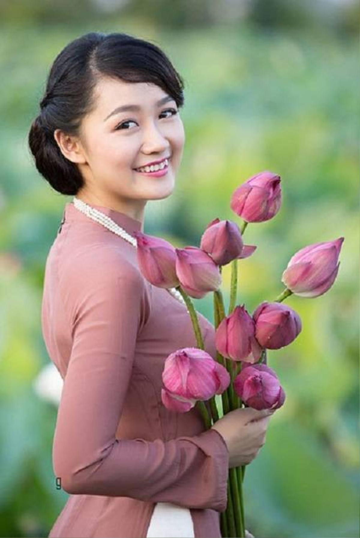 Saostar - ao dai - BTV - Thu Ha 1