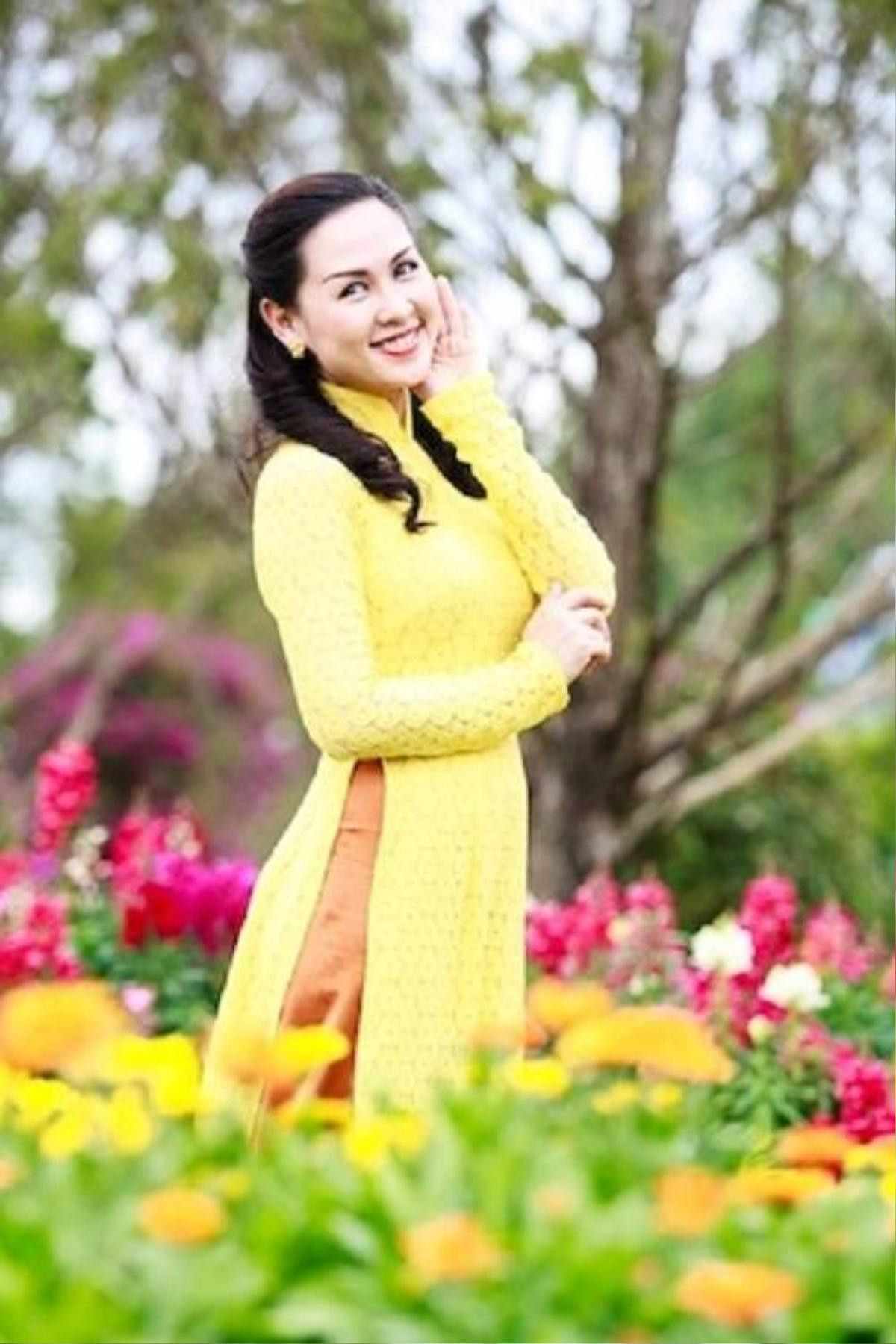 Saostar - ao dai - BTV - Thuy Hang