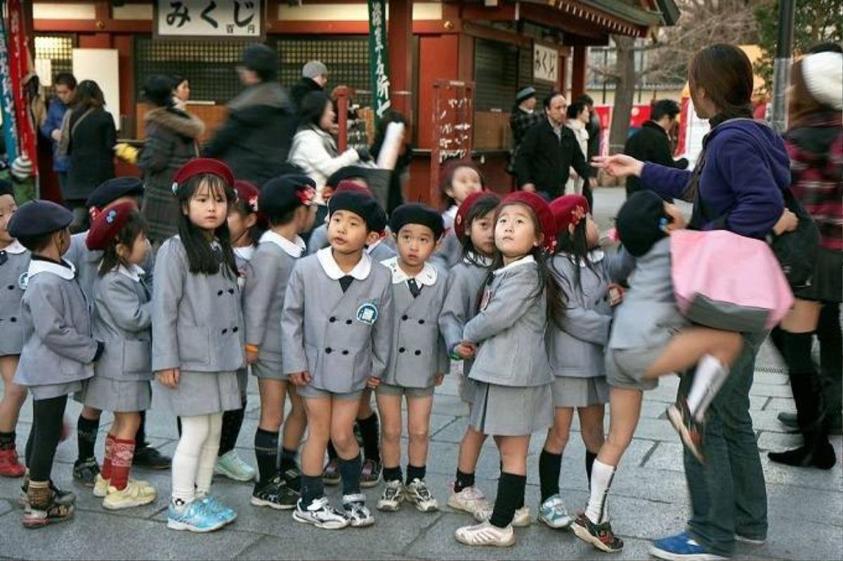 03school_uniforms_around_the_world