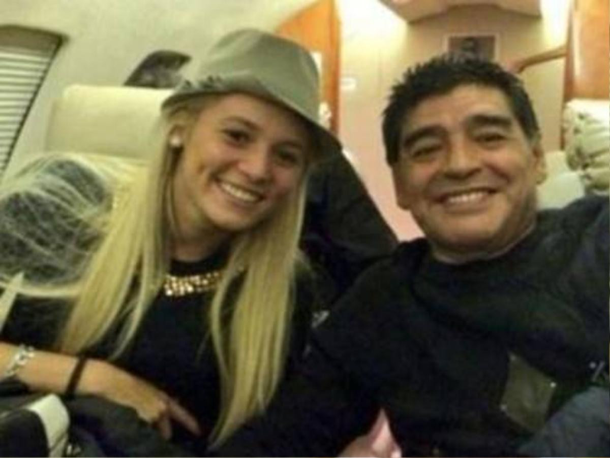 Maradona và Rocio Oliva dù xảy ra rất nhiều scandal trước đó nhưng cuối cùng vẫn kết hôn cùng nhau 