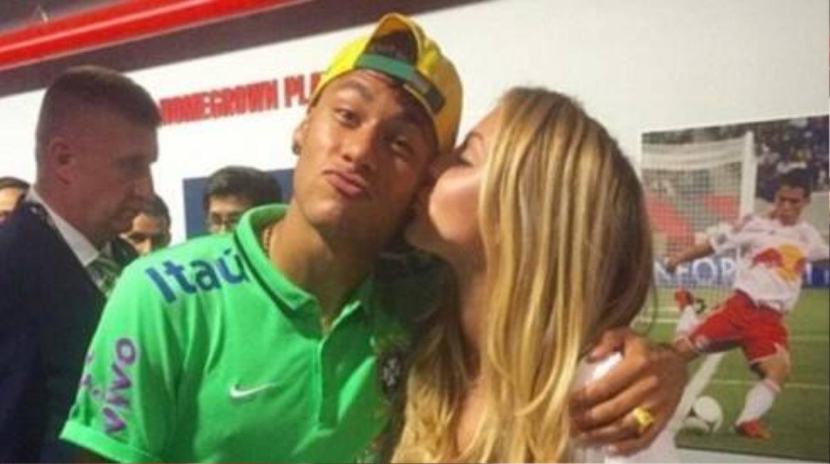 Hình ảnh thân mật của cả hai Neymar - Beatrice.