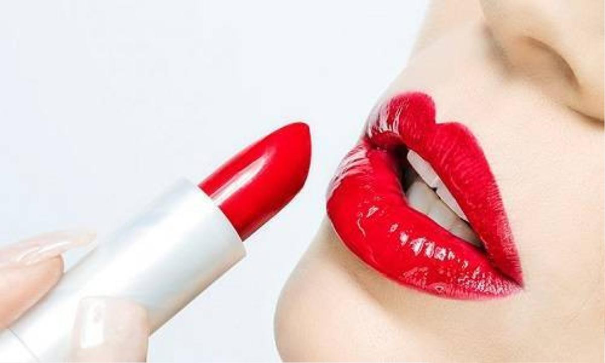 135-49489-how-to-red-lipstick-1376421254