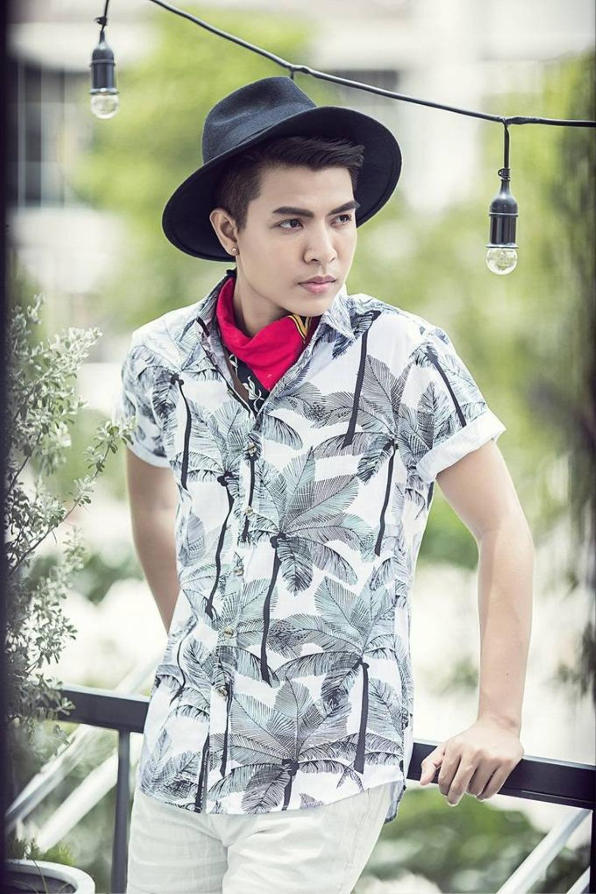 Bộ ảnh được thực hiện bởi ê-kíp: photo Tùng chu, stylist Quang Keo, make-up Phú Trần, outfit Mas - Small Man.