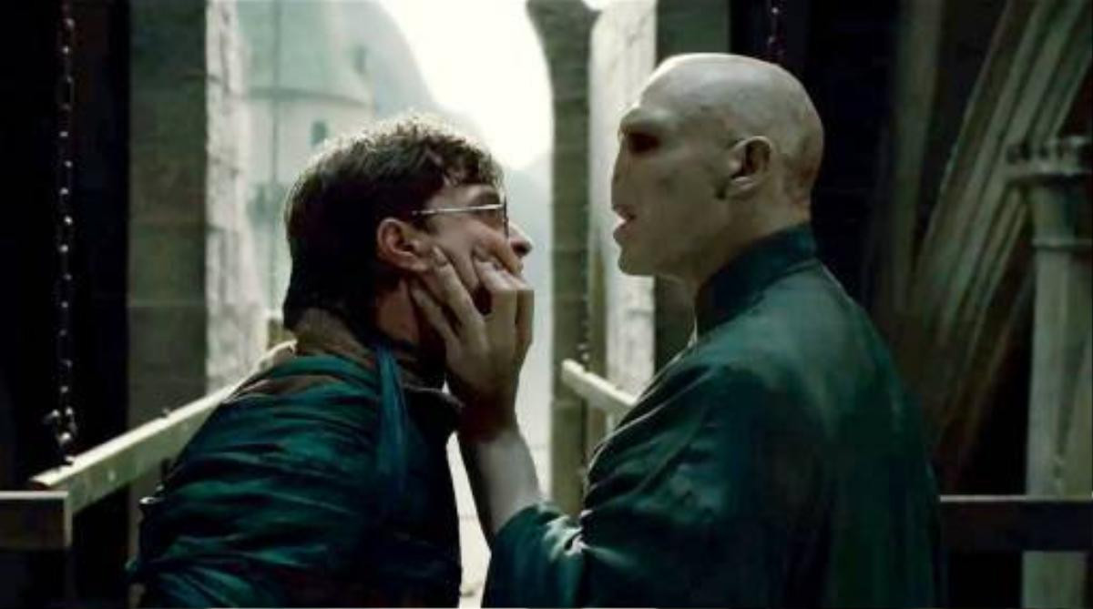 (L-r) DANIEL RADCLIFFE as Harry Potter and RALPH FIENNES as Lord Voldemort in Warner Bros. Pictures’ fantasy adventure “HARRY POTTER AND THE DEATHLY HALLOWS - PART 2,” a Warner Bros. Pictures release.