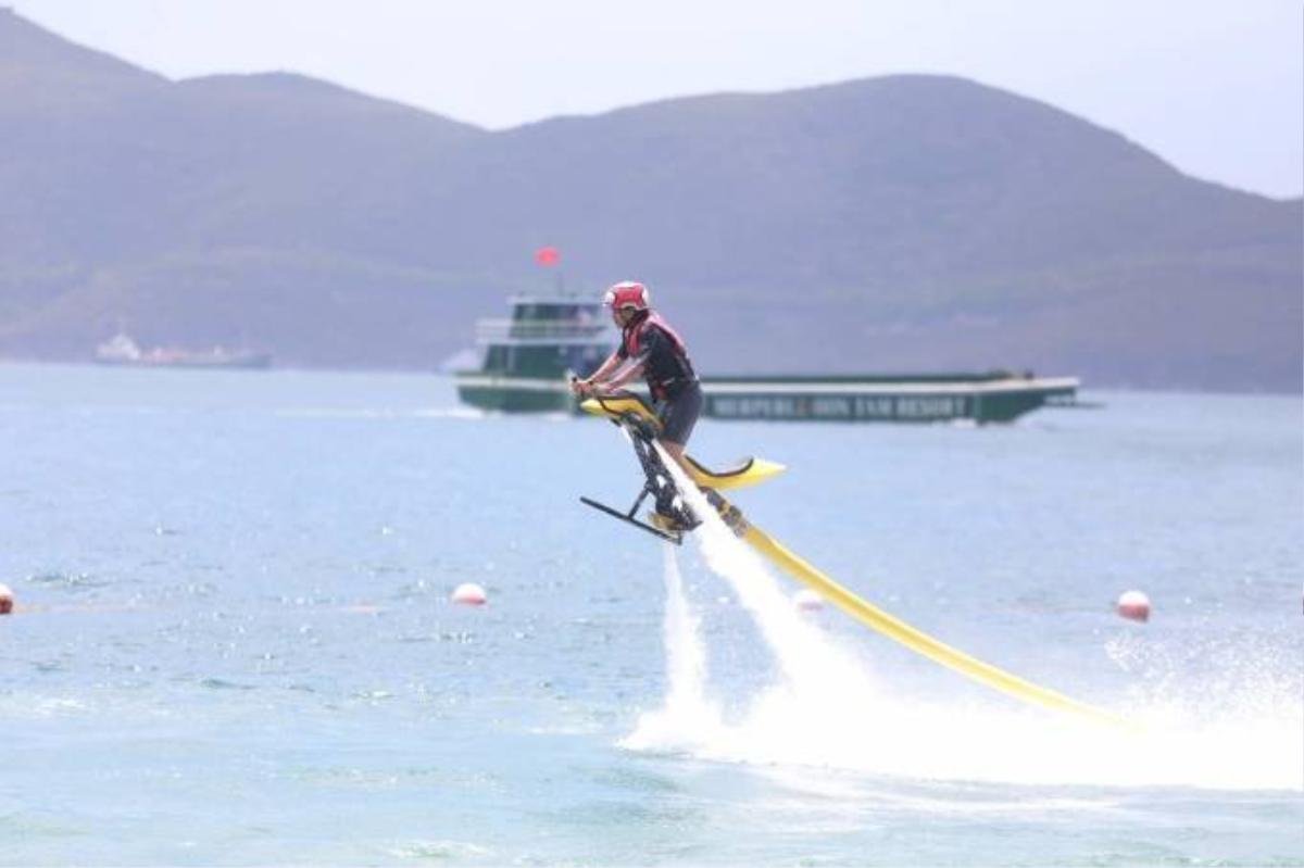 Cac tay dua trong tro choi Fly-board 5