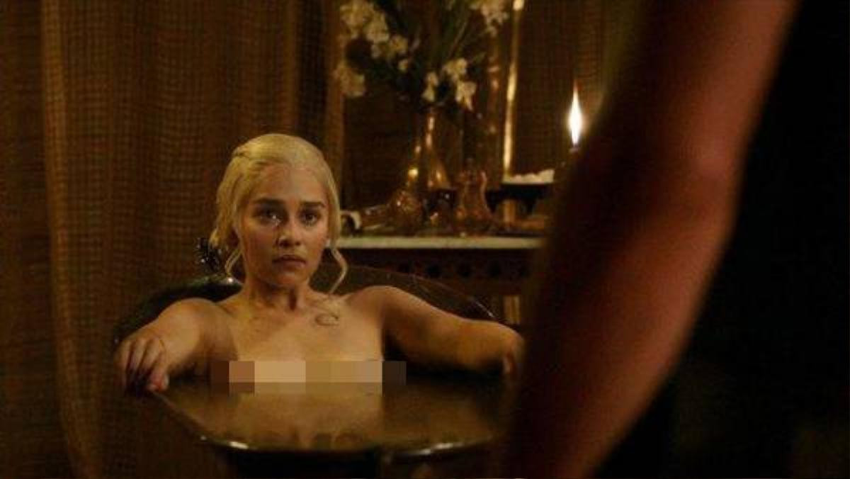 Một trong những cảnh nóng của Emilia Clarke trong Game Of Thrones.