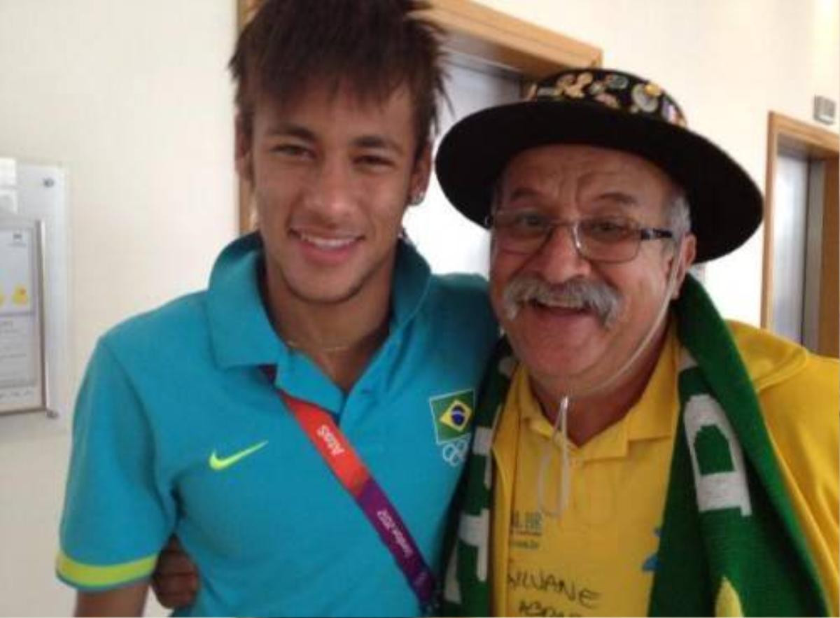 Ông chụp cùng với Neymar