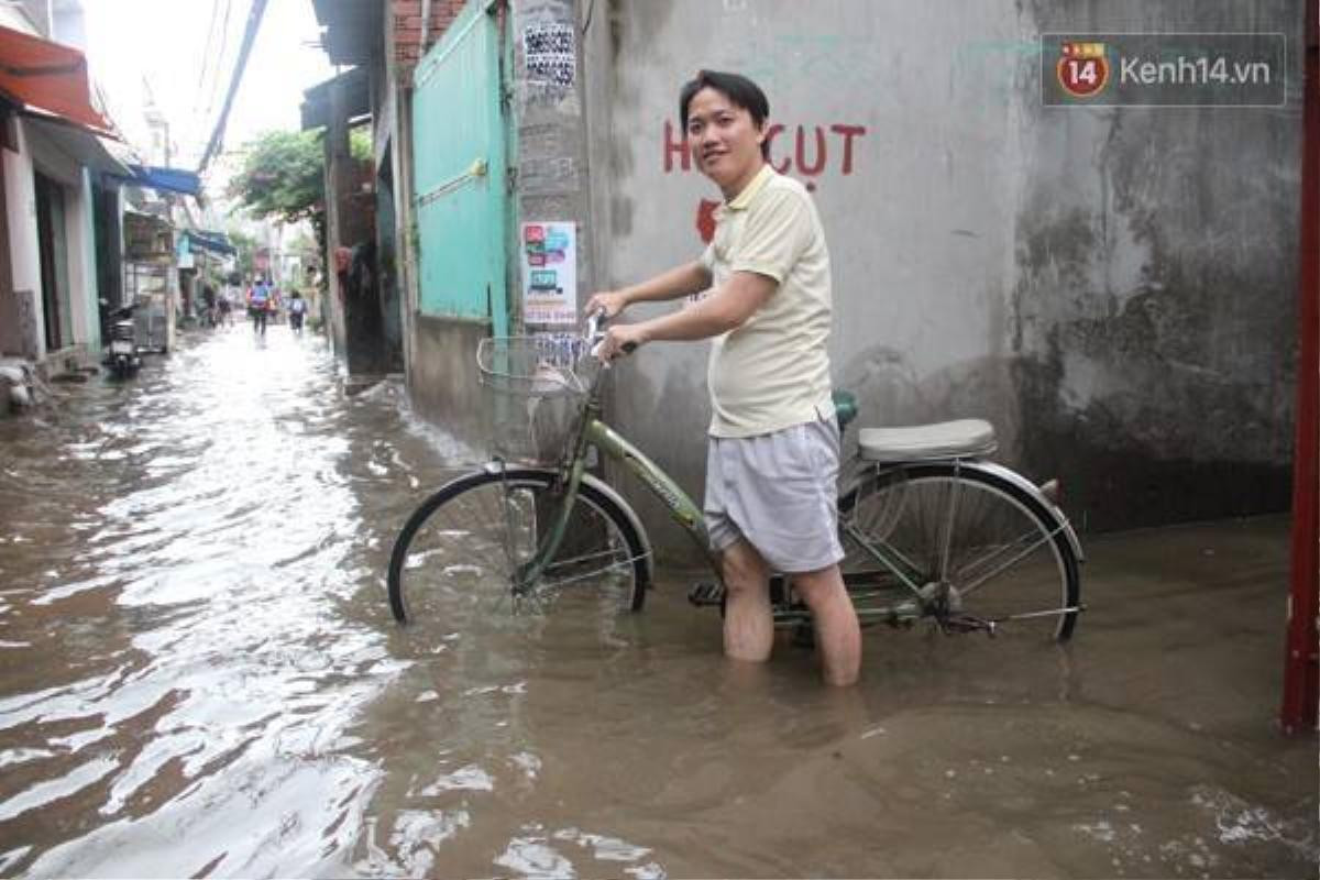 Anh Ngọc Ngô cho rằng tuyến đường này là lối đi tắt của ba trường học quanh đây nên học sinh đi lại rất vất vả.