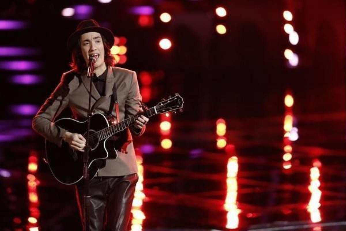 Chang-trai-mang-dong-mau-Viet-lot-Top-5-The-Voice-US-4