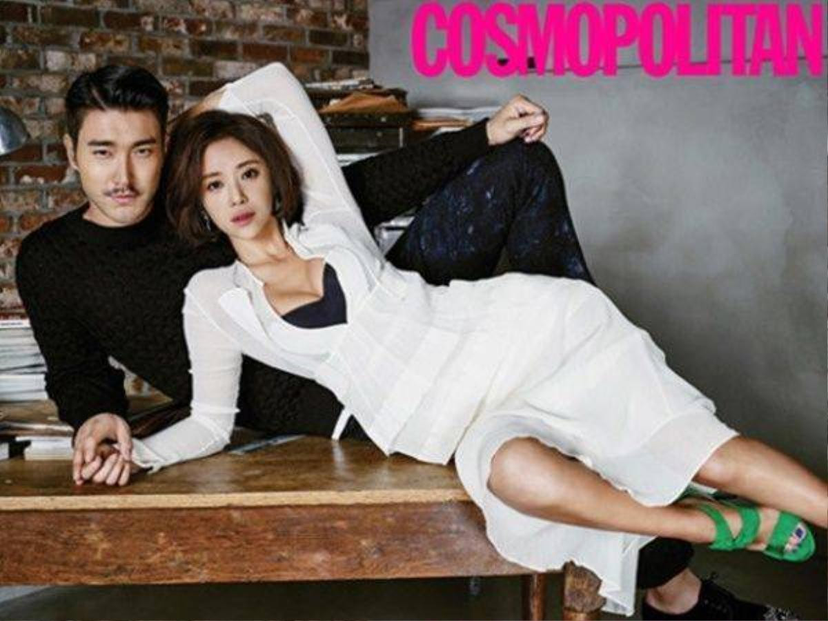 Kiều nữ Gia đình là số 1 Hwang Jung Eum khoe ngực gợi cảm bên anh chàng Siwon của nhóm Super Junior. Hai diễn viên đang hợp tác trong bộ phim mới She Was Pretty. 