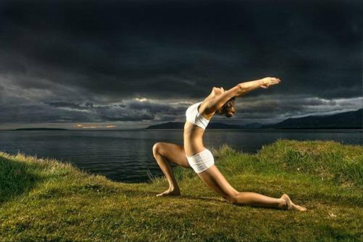 Yoga hướng đến sự dẻo dai, cân bằng cơ thể.