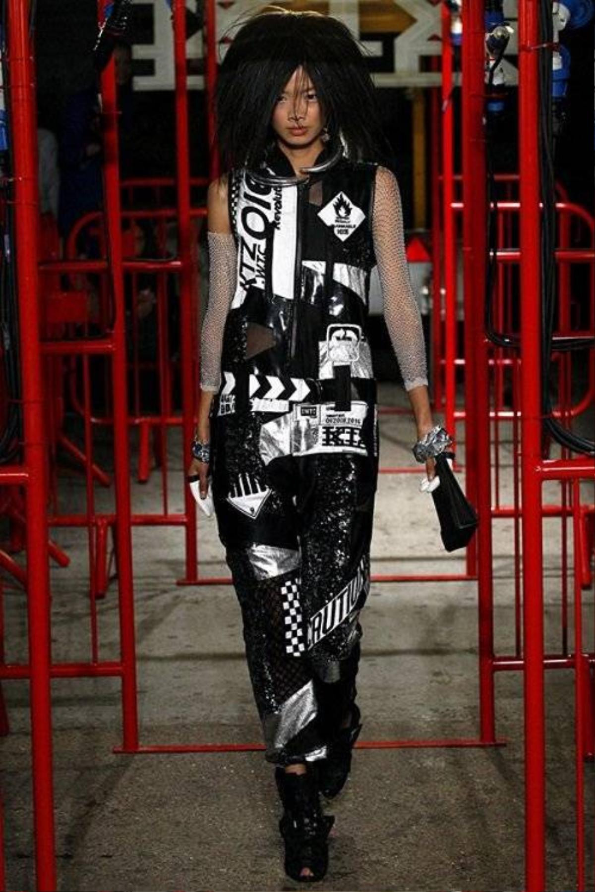 saostar - Hoang Thuy - KTZ - London Fashion Week (9)