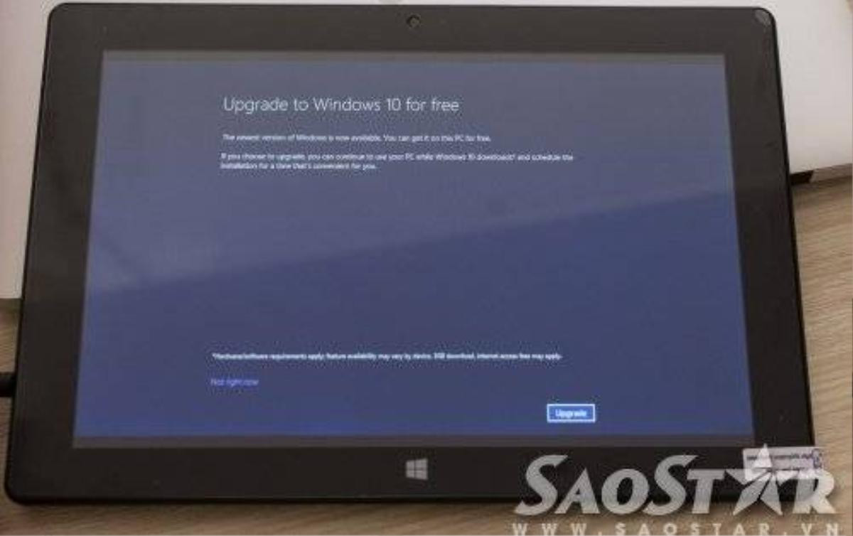 Và ngay từ lần mở máy đầu tiên, Cink Tab EX10415W đã hỗ trợ việc nâng cấp lên Windows 10 miễn phí