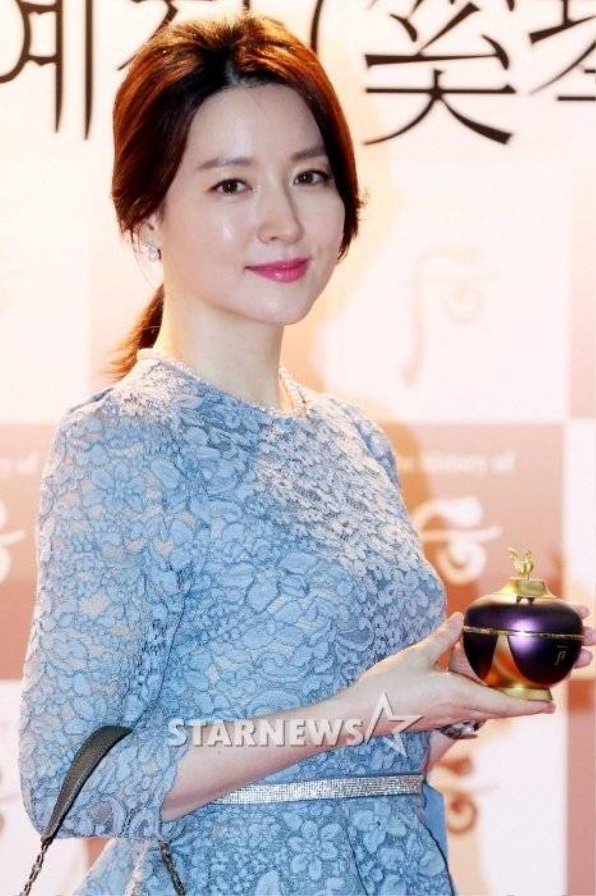 Lee Young Ae từ chối quảng cáo cho công ty vay nợ Ảnh 2