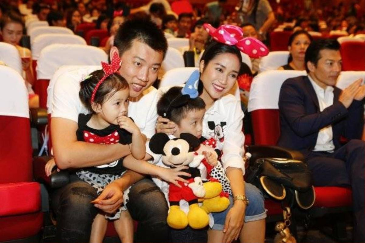 Gia đình Ốc Thanh Vân trong show diễn đầu tiên của Disney Live