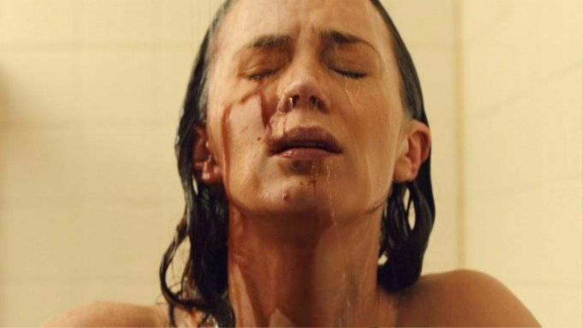 Emily Blunt trong một phân cản của Sicario.