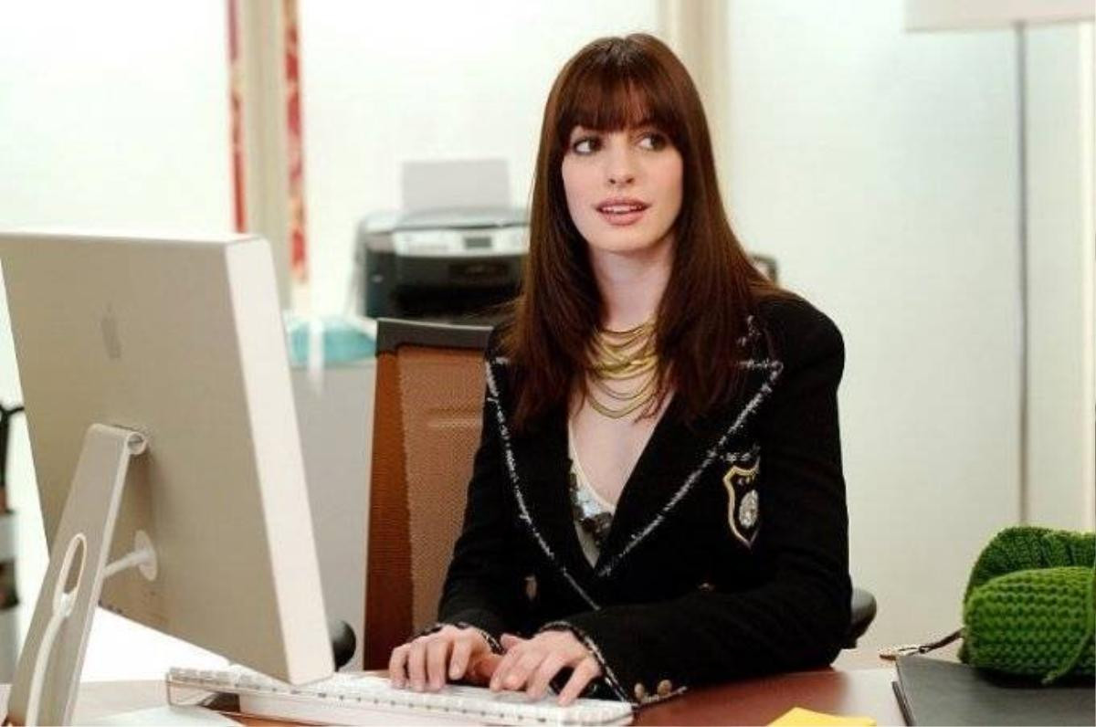 Anne-Hathaway-Fashion-Devil-Wears-Prada-Pictures