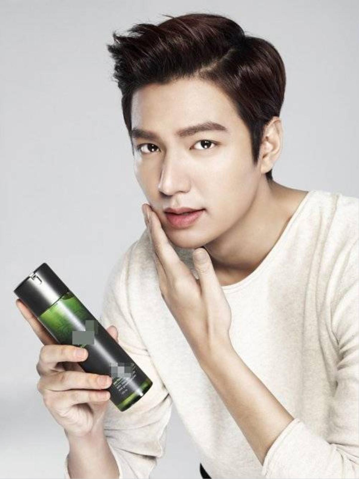 Lee Min Ho trong một quảng cáo cho thương hiệu mỹ phẩm.