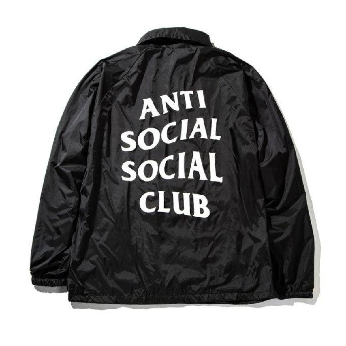 Anti Social Social Club Có một sự bí ẩn trong các thiết kế của hãng thời trang này. Hầu hết các sản phẩm của Anti Social Social Bluc đều có tên và thông tin sản phẩm không liên quan với nhau. Tuy nhiên, sự “không ăn nhập” này giúp các sản phẩn của hãng đều được tiêu thụ trong tích tắc.