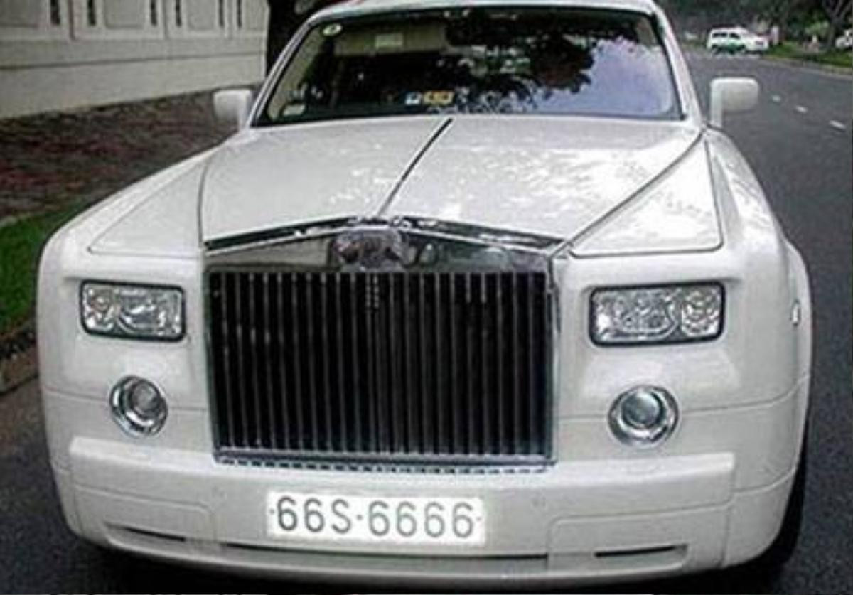 Rolls-Royce Phantom với chiếc biển kiểm soát giả tứ quý 6 tại Đồng Tháp nổi tiếng nhất Việt Nam.