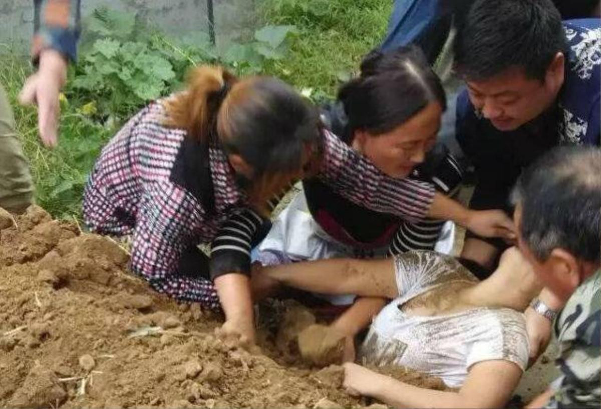 henan-villager-buried-alive-2