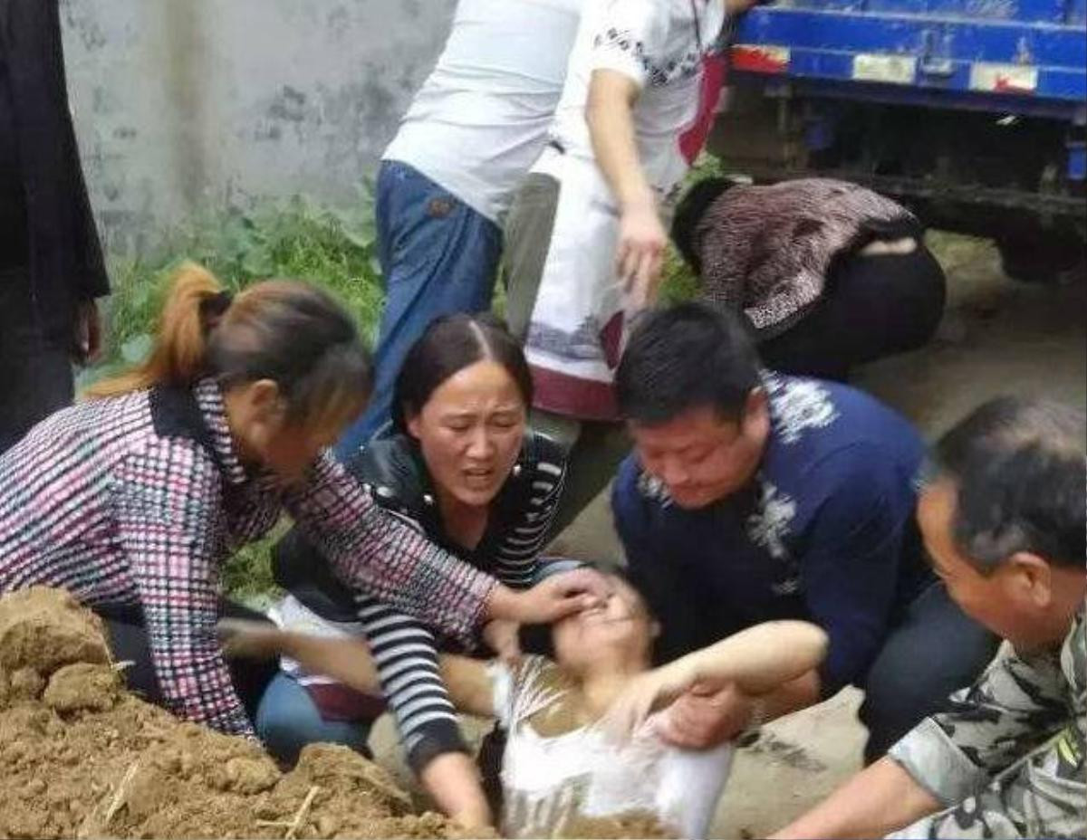 henan-villager-buried-alive-3