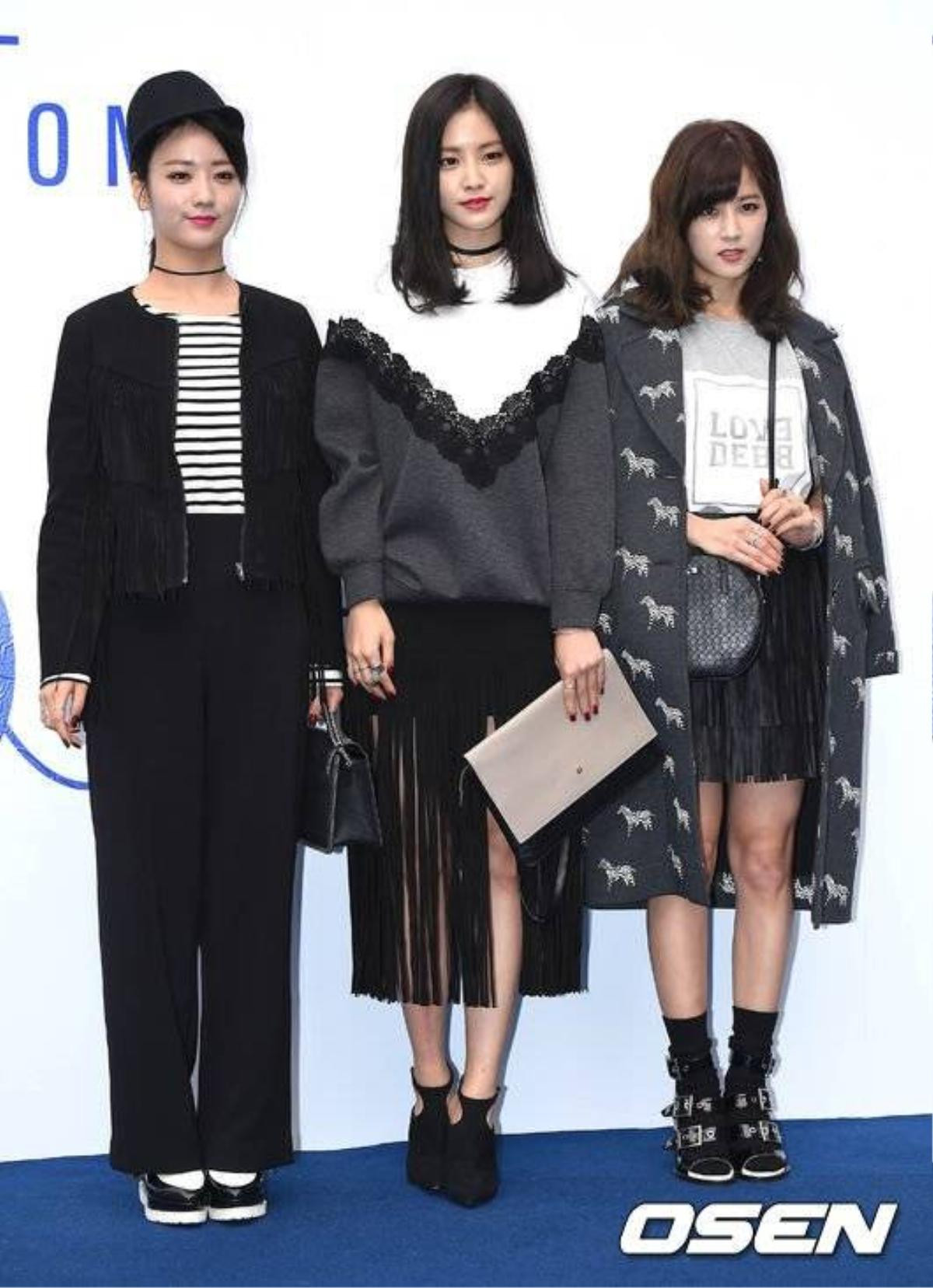 Hôm 18/10, loạt sao Hàn tiếp tục đến dự sự kiện Hera Seoul Fashion Week nằm trong khuôn khổ Tuần lễ thời trang Seoul, trong đó có các thành viên của nhóm nữ A Pink. 