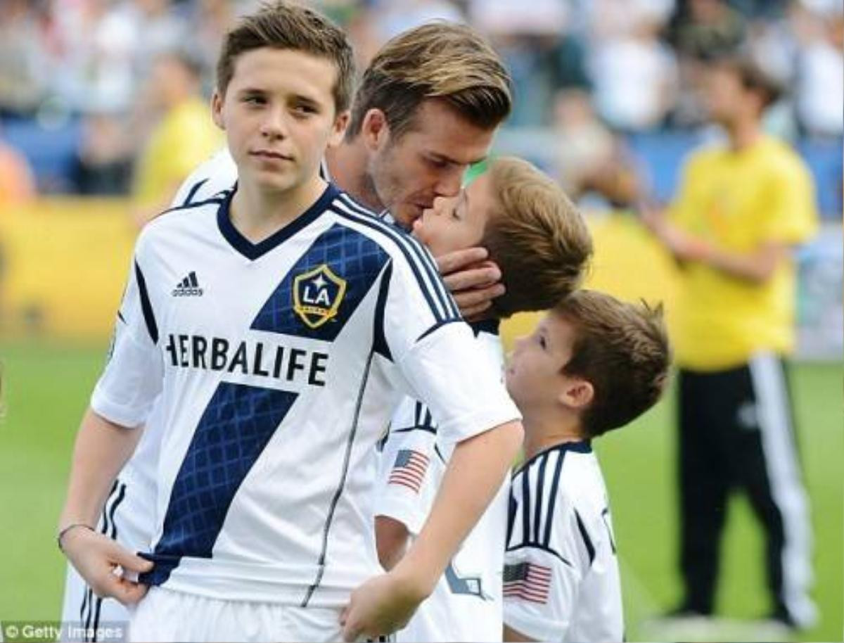 Cha con nhà Beckham trong màu áo La Galaxy(2012)