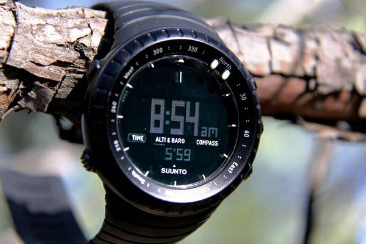 Đồng hồ Suunto được nhiều dân phượt ưa chuộng nhờ khả năng dự báo mưa giông khá chính xác.