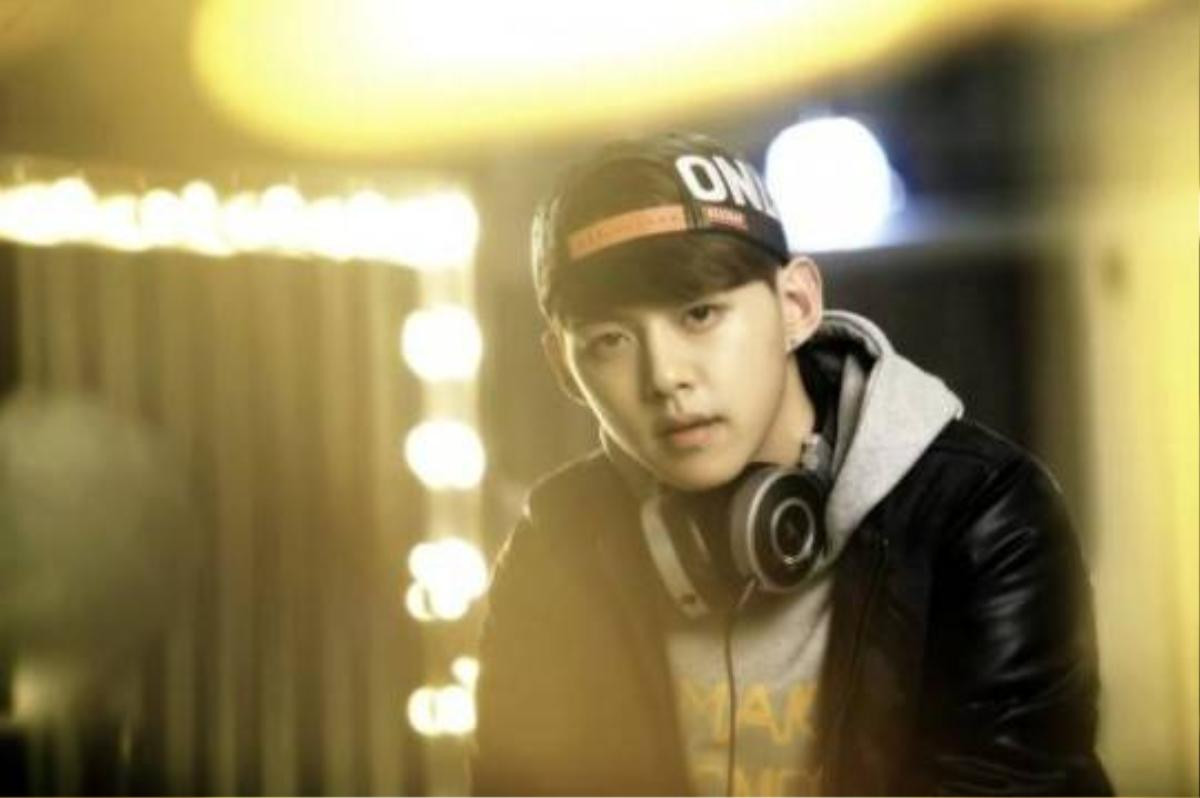 Dongho với cuộc sống mới là một DJ.