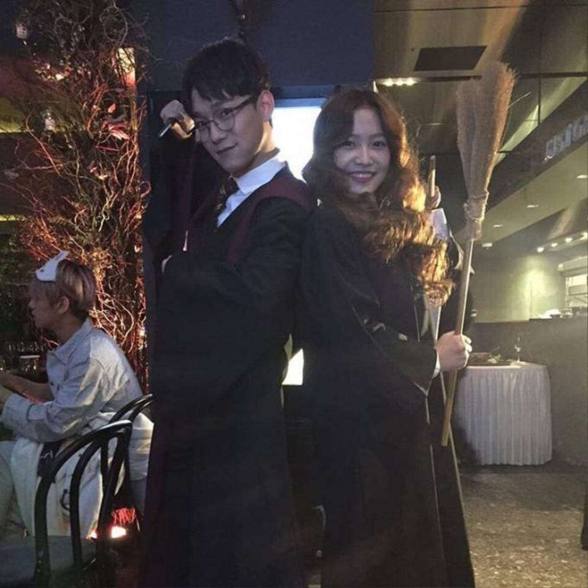 Chen và Yeri (Red Velvet) làm Harry Potter và Hermione Granger