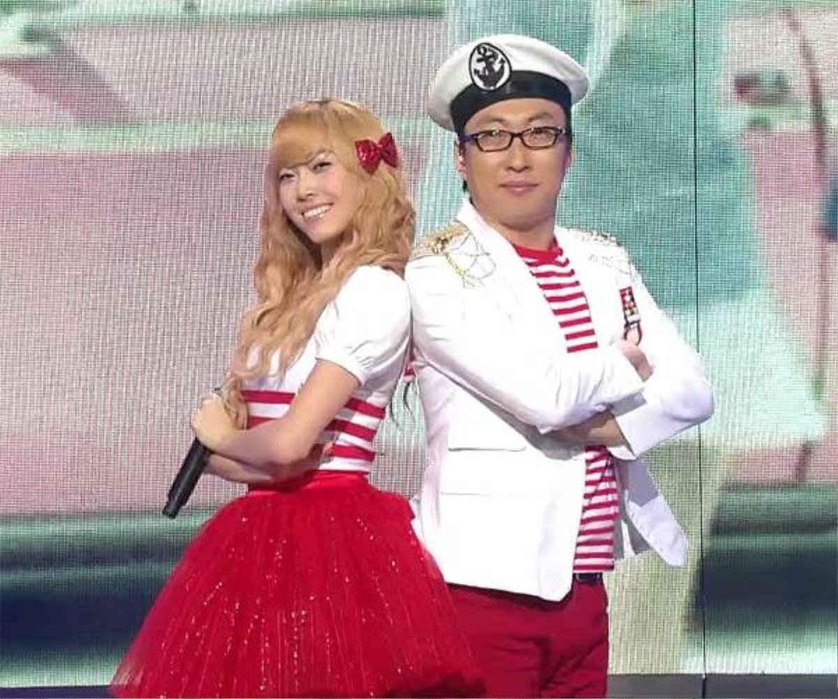 Năm 2009, Park Myung Soo góp giọng cùng Jessica - khi đó vẫn là thành viên nhóm SNSD trong ca khúc Naengmyun dành cho chương trình Duet Song Festival của Infinity Challenge. Họ từng có khá nhiều kỷ niệm trong lần hợp tác này. Hồi đầu năm, trong show phát thanh riêng, Park Myung Soo hỏi thăm về tình hình hiện tại của Jessica - nay đã là một nghệ sĩ hoạt động solo. Jessica bất ngờ tuyên bố tách khỏi SNSD vào tháng 9/2014 khiến cộng đồng fan không khỏi ngỡ ngàng. 