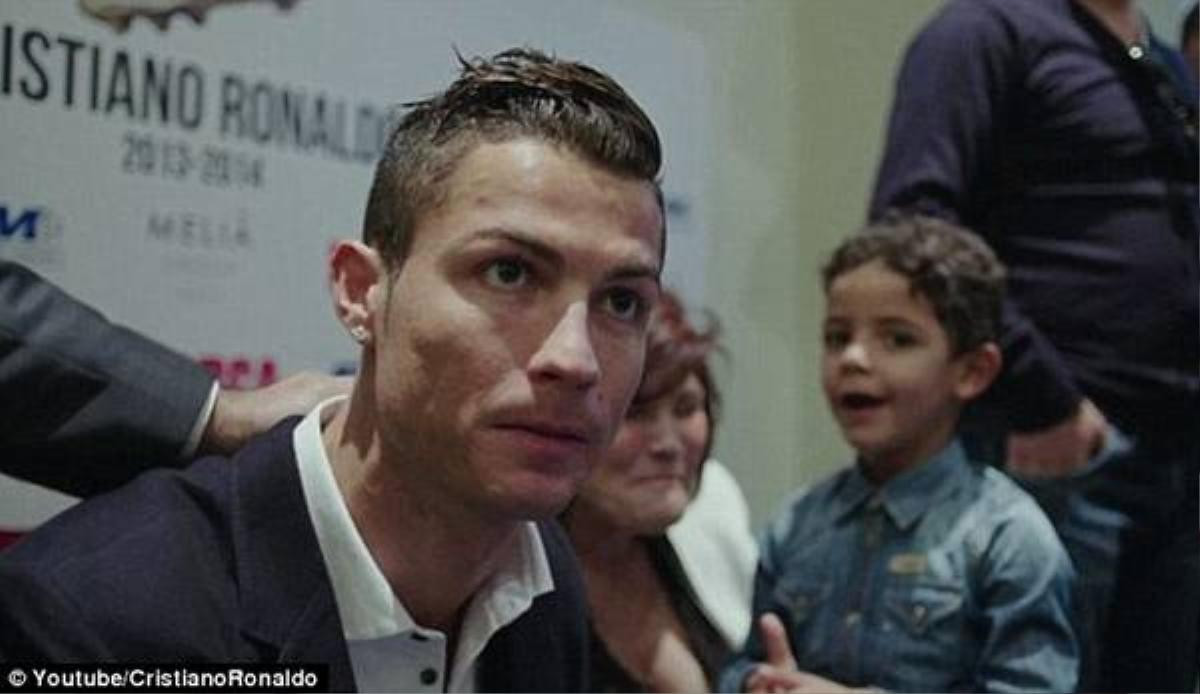 Bộ phim mang tên “Ronaldo” lột tả siêu sao CR7 ở nhiều khía cạnh trong đời sống riêng tư.