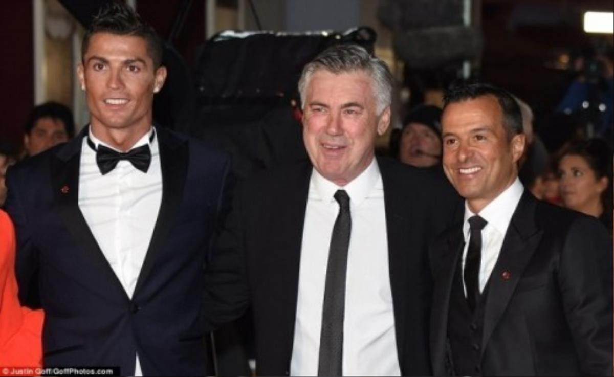 CR7 cùng HLV Ancelotti và người đại diện của Ronaldo - Jorge Mendes