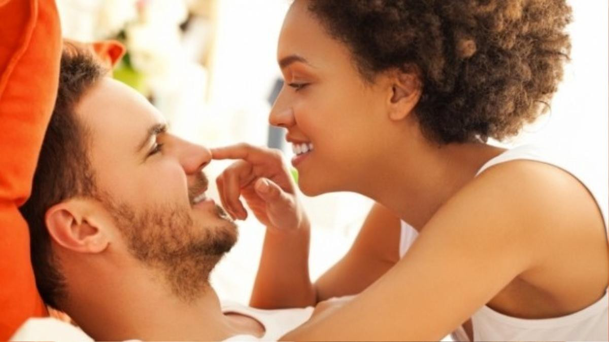 Happy-couple-in-bed