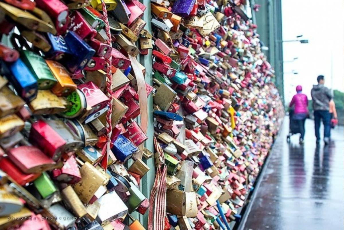 Cologne's love locks bridge2