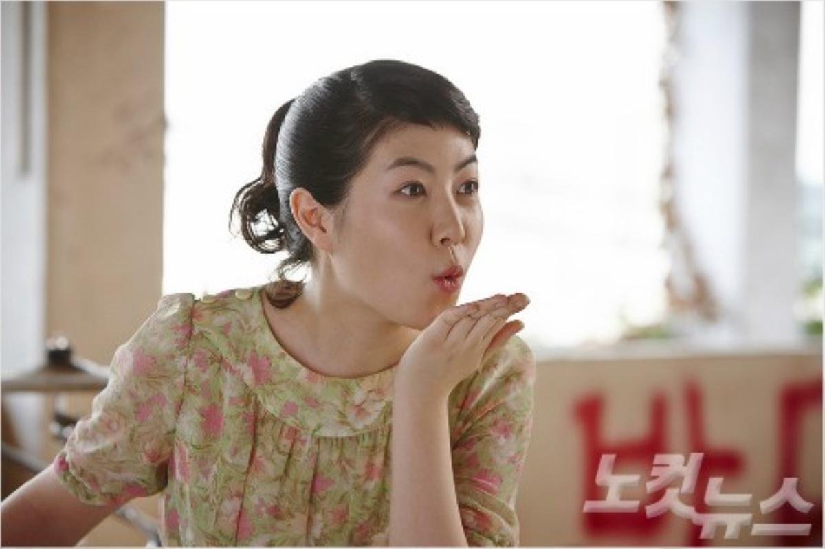 Nữ diễn viên tài năng Shim Eun Kyung cũng chọn tài tử 34 tuổi là mẫu bạn trai cô muốn hướng đến. Đáp lại đàn em, Kang Dong Won gửi lời cám ơn và cũng hy vọng có dịp hợp tác với cô. 