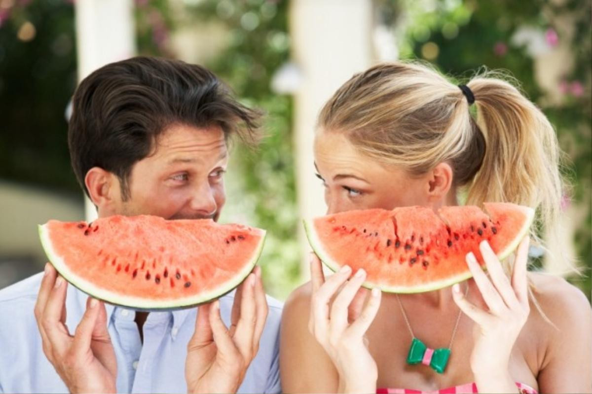 Couple-Enjoying-Slices-Of-Water-Melon