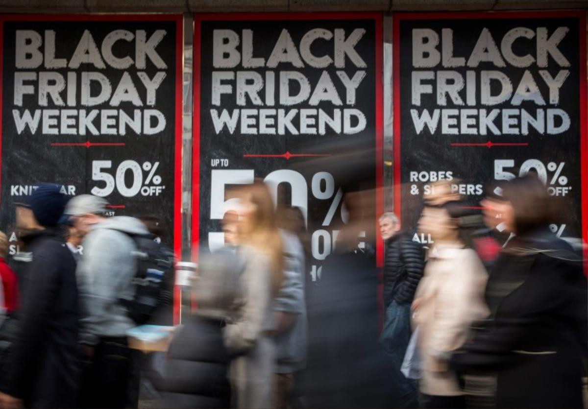 Black Friday Bargain Hunters Hit The Streets