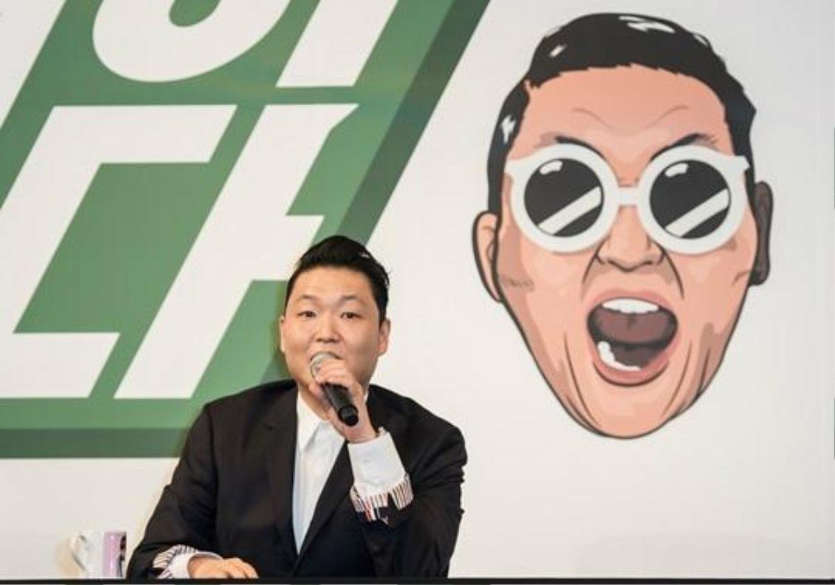 Psy trong buổi ra mắt album mới hôm 30/11.