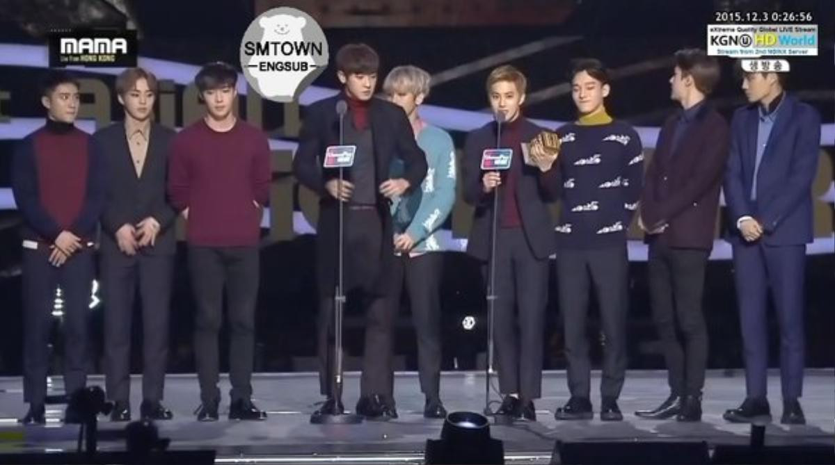 Các thành viên EXO phát biểu khi nhận giải Album của năm tại MAMA 2015.