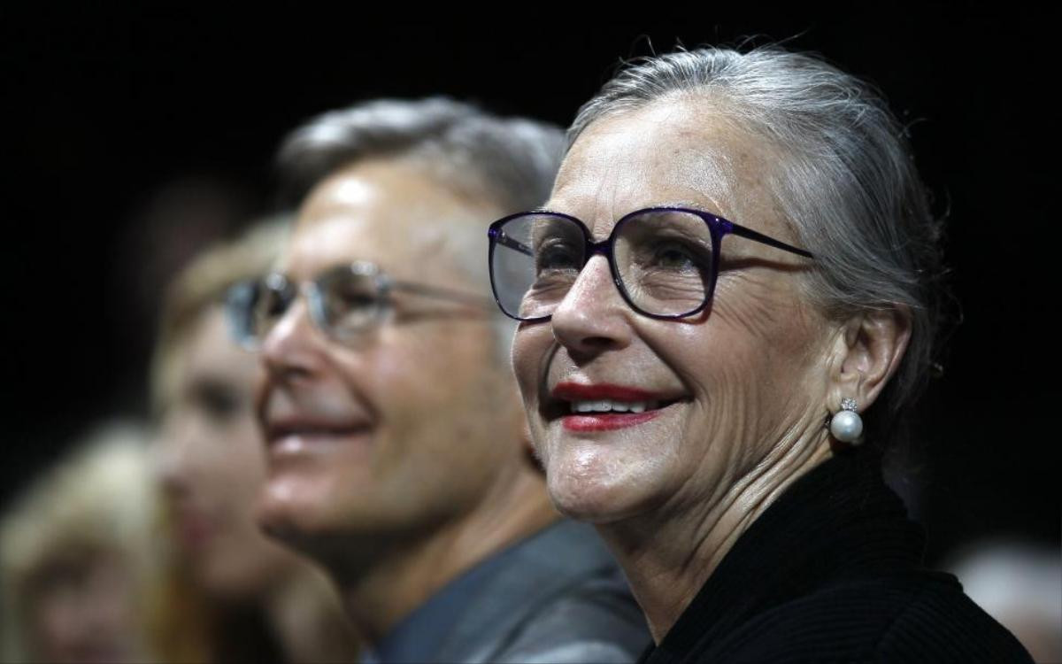 The Walton family, including Jim Walton (L) and Alice Walton, the clan who owns Walmart, gave away $375 million in 2014, according to Forbes. REUTERS/Rick Wilking