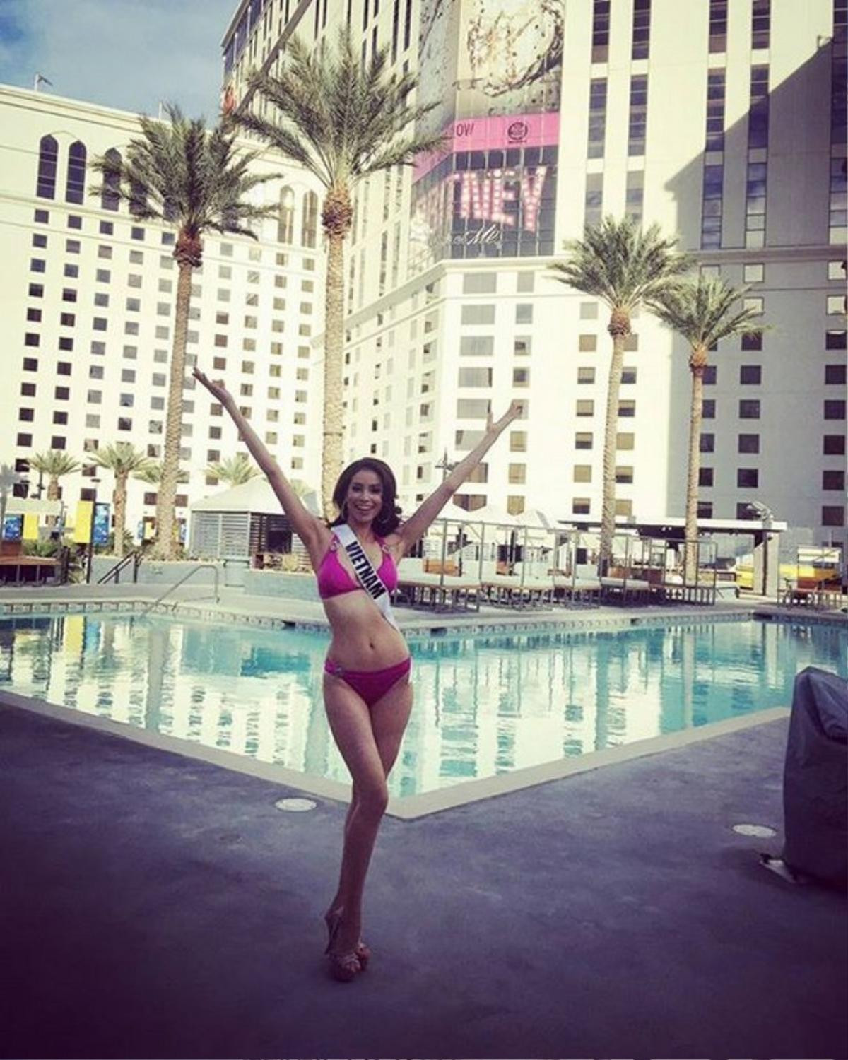 Hoa hậu Phạm Hương ngay khi vừa đến Las Vegas (Mỹ) công khai những hình ảnh gợi cảm trong bikini.