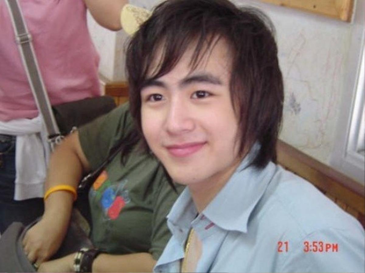 Nichkhun (2PM) được đánh giá ngoại hình ưu tú, gương mặt như hoàng tử bạch mã. Nhưng rõ ràng, tóc của anh khá lưa thưa.